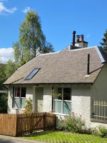 Cobbler'S Cottage At Kindrochet, Strathtay 피틀로크리 외부 사진