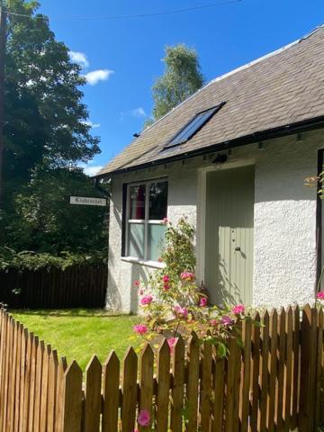 Cobbler'S Cottage At Kindrochet, Strathtay 피틀로크리 외부 사진